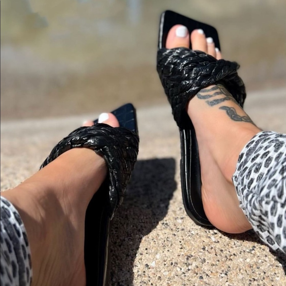 Black woven square toed sandal - Picture 2 of 2